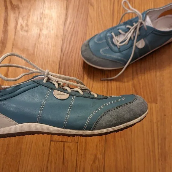 Geox Respira Sneakers. Light blue leather with blue suede trim. Size 39 - Picture 4 of 7